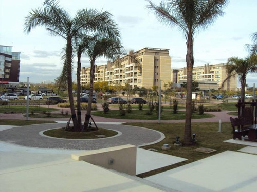 Imagen 10 de 19 de Oficina En Esquina North Coral Plaza