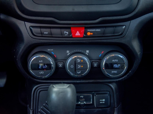 Imagem 14 de 15 de Jeep Renegade Night Eagle 1.8 4x2 Flex Aut. 2017/2018