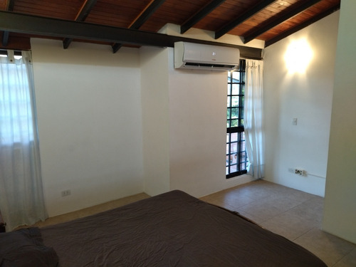 Imagen 12 de 26 de Townhouse Remodelado En Nueva Casarapa