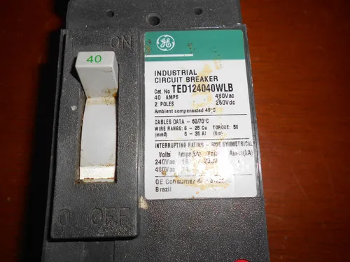 Disyuntor Breaker De 40 Amp. Ge. (Usado)