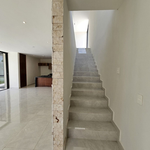 Casa En Venta En Privada Residencial Alura, Cholul.