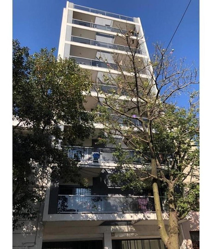 Hermoso Dpto 2 Ambientes Contrafrente Con Balcon Y Parrilla.