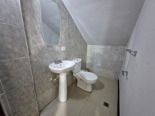 Vendo Hermosa Townhouse Ubicada En Conj. Res. Las Carolinas Ii Turmero, Cód. 25-795 Myc