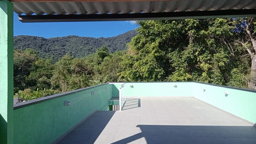 Vendo Um Lindo Sobrado Localizado No Litoral Norte Ubatuba Pouco Tempo De Construção E Bem Localizado.