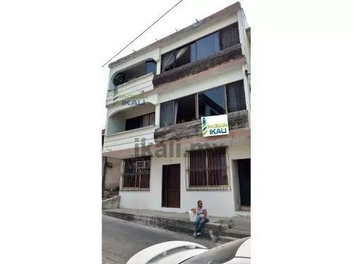 Departamentos En Venta En Colonia Centro De Tuxpan, Veracruz, Ubicado En La Calle Carranza # 7 De La Colonia Centro, Muy Cerca Del Parque Reforma, Es Un Edificio De 3 Pisos Que Consta De 3 Departamen