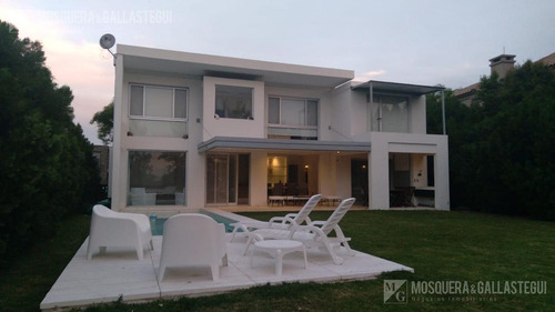 Imagen 21 de 29 de Lindísima Casa Al Golf En San Isidro Labrador