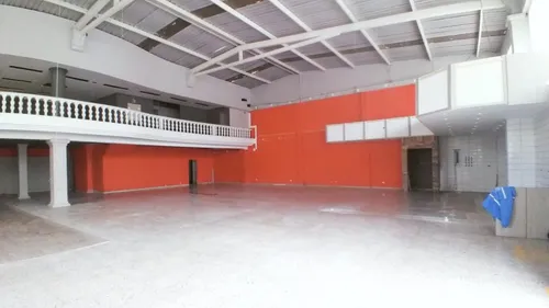 Local En Arriendo En Prados Del Norte. Cod A10819