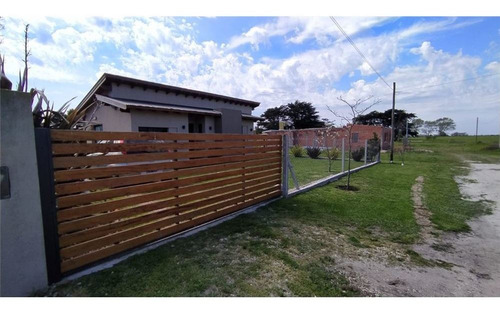 Preciosa Casa En Barrio Las Lomas Miramar !