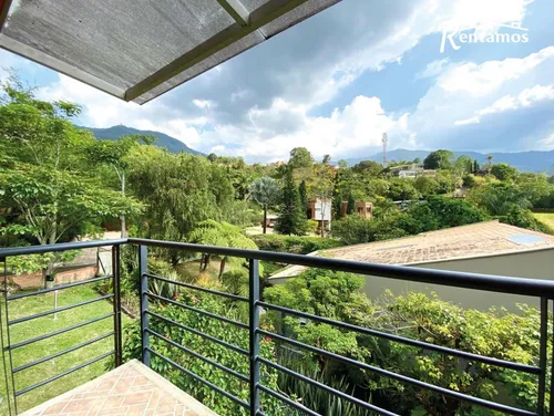 Casa En Arriendo En Loma Del Escobero. Cod A11426
