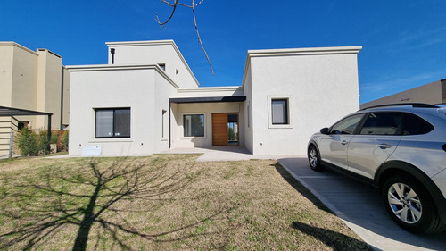 Casa  En Venta En El Cantón Puerto, El Cantón, Escobar