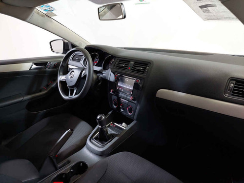 Imagen 13 de 15 de Volkswagen Jetta 2017 4p Comfortline L5/2.5 Man