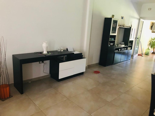 Imagen 6 de 13 de Casa 3 Dormitorios Y Parque En Venta La Plata