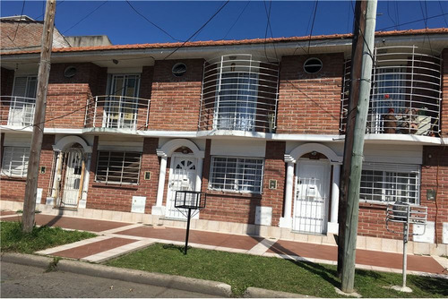 Venta Duplex Tipo Casa, Lanús, Todo Luz, Impecable