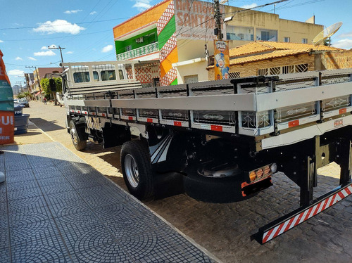 Imagem 3 de 15 de Mercedes Benz Atron 1719