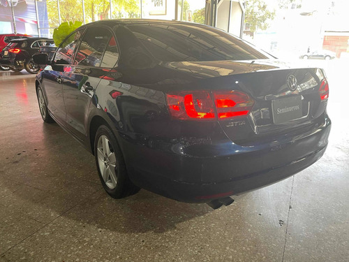 Imagen 6 de 15 de Volkswagen Jetta 2014 2.5 Style Mt