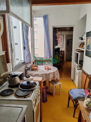 Venta Apartamento Pocitos, 3 Dormitorios, Servicio, 3 Baños, Garage