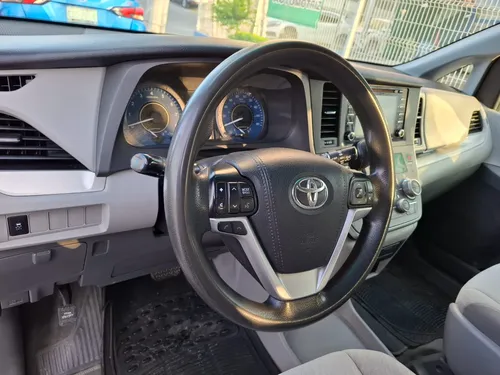 Toyota Sienna 3.5 Le At