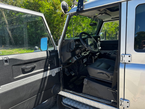 Land Rover Defender 2.5 110 Cstd Black 5p