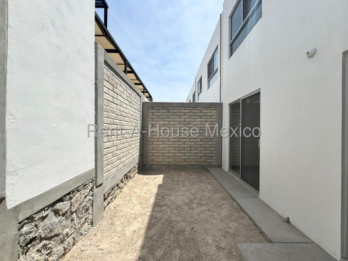 Casa En Renta En Urban Corridor Querétaro Sr