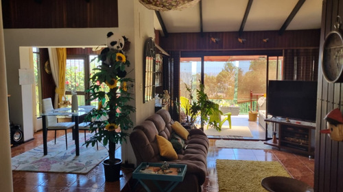 Se Vende Casa Con 2 Cabañas Ubicada En Sector Miraflores