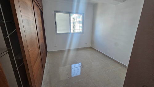 Apartamento En Urbanizacion Real Con Amplio Balcón