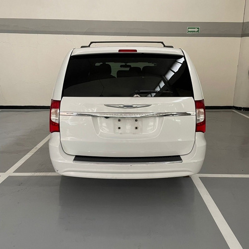 Imagen 5 de 12 de Chrysler Town & Country 2014 3.6 Lx Automática