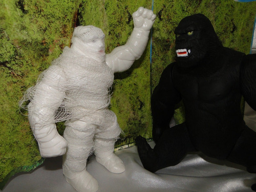 Mumia Egipcia Combate King Kong Gorila Com 25cm Duelo Titans