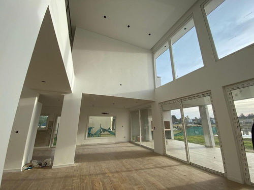 Imagen 11 de 15 de Casa En Venta Canton Norte A La Laguna Excelente Orientación Y Vista