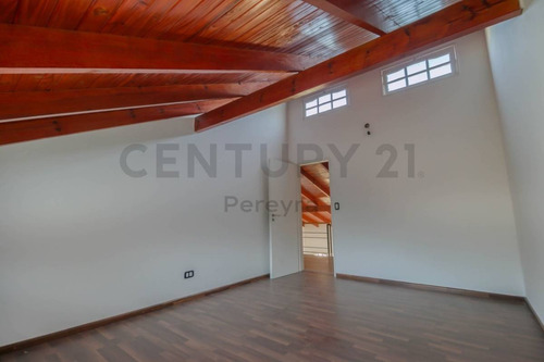 Imagen 13 de 17 de 481 Entre 25 Y 26. Casa Con 4 Dormitorios En Venta, City Bell.-