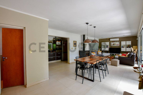 Casa De 3 Dormitorios En Excelente Zona De Villa Elisa