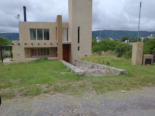 Imagen 2 de 20 de Casa Con Pileta Para 9 Personas En Barrio Cerrado
