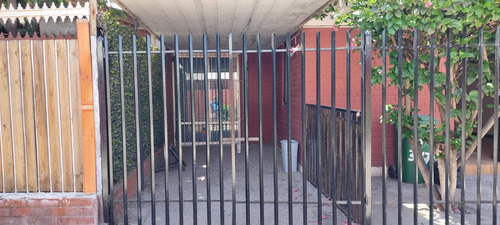 Casa 1 Piso 2 Dormitorios, 2 Baños, Estacionam. Techado.-