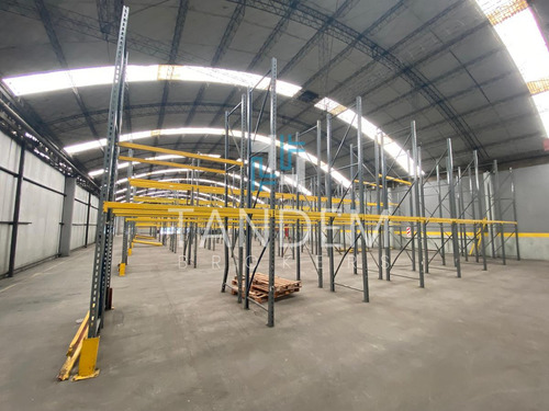 Galpón De 1500 M2 Cubiertos Con Racks En Predio A Mts De Panamericana