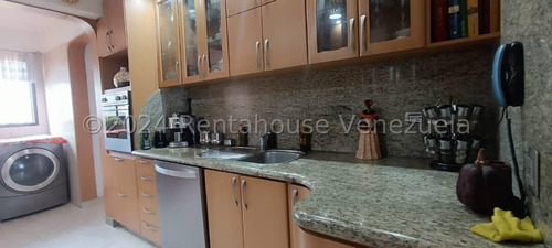 Lujoso Apartamento Ubicado En El Rosal Yb 24-27243