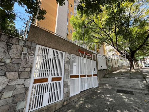 Amplio Apartamento En Venta, Urb. Los Caobos