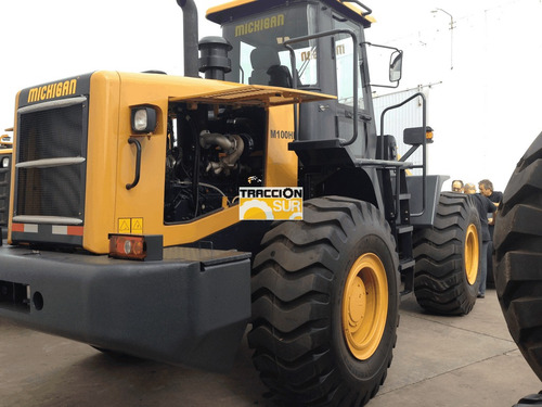 Imagen 3 de 18 de Michigan M100hd Balde 3 Mt3, 220hp, Aire Acondicionado Nueva