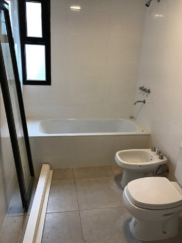 Cantisano Propiedades Alquila Excelente Duplex En Gonnet 504 Y 17!! Con Entrada Para Auto, 2 Dormitorios!!