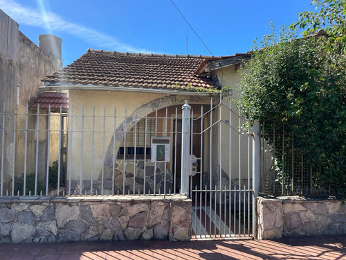 Casa Y Depto.con Patio-apto 2 Familias -lanús Este