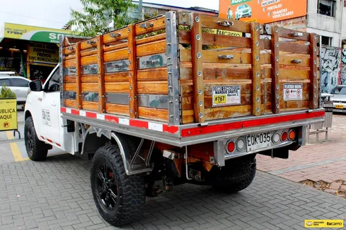 Nissan Frontier 2.5 D22 / Np300 Estacas Diesel Mt 4x4