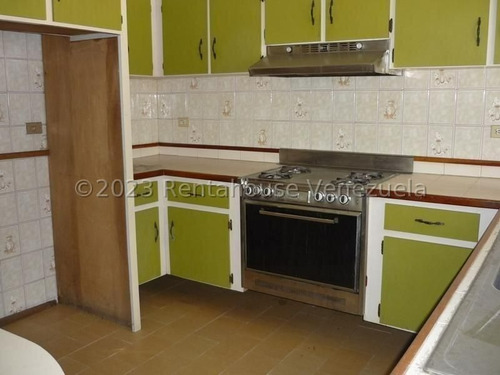 Imagen 4 de 18 de En Alquiler Espaciosa Aparto-quinta Ubicada En Avenida De Alto Tráfico En Prebo. Dos Niveles Ideal Para Su Negocio