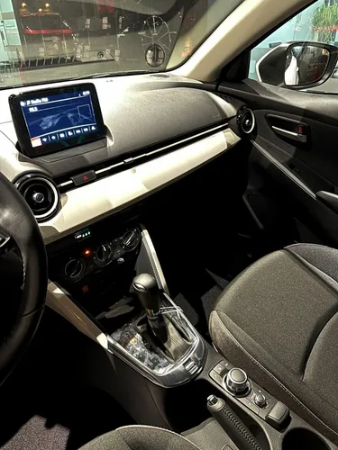 Mazda 2 Sedan Touring Automatico Paño Ipm 2025