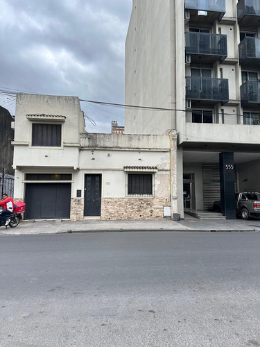 Importante Casa En  Venta En Barrio Sur - Tucumán
