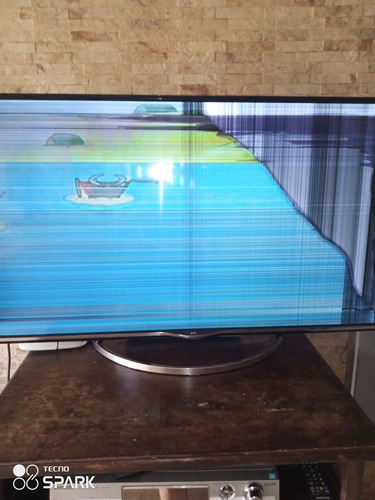 Imagen 1 de 2 de Smart Tv Siragón 43 Pulgadas - Usado Pantalla Partida.