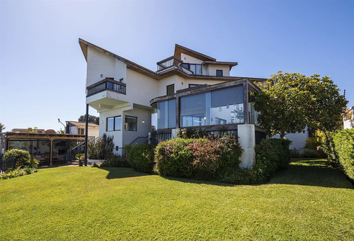 Gran Casa Familiar En Sector Residencial De Concón