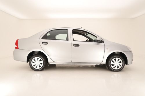 Imagen 4 de 25 de Toyota Etios 1.5 Sedan X 4 Puertas My22