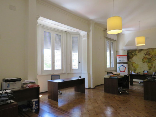 Venta Excelente Casa De 6 Dormitorios Y Dos Edificios Comerciales Centro. Dos Padrones