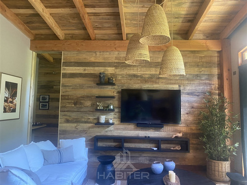 Casa En Venta De 4 Dorm. En Pucón