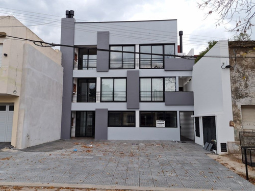 Complejo De Dptos. 1 Y 2 Ambientes - M/b Calidad