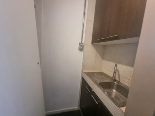 Se Arrienda Local Comercial De 84 M2 De Planta Libre A 2.400