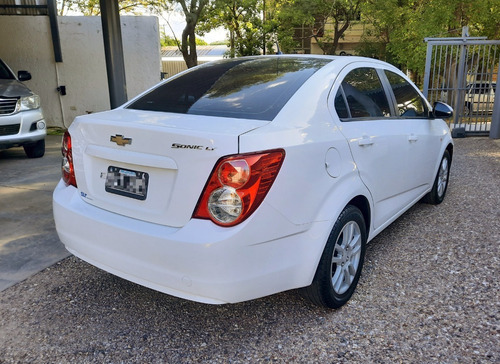 Imagen 9 de 15 de Chevrolet Sonic 1.6 Lt M/t 2014